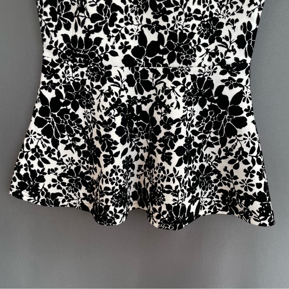 Sloane & Sadie XS black and white velvet textured ruffle hem flare top - Picture 2 of 12